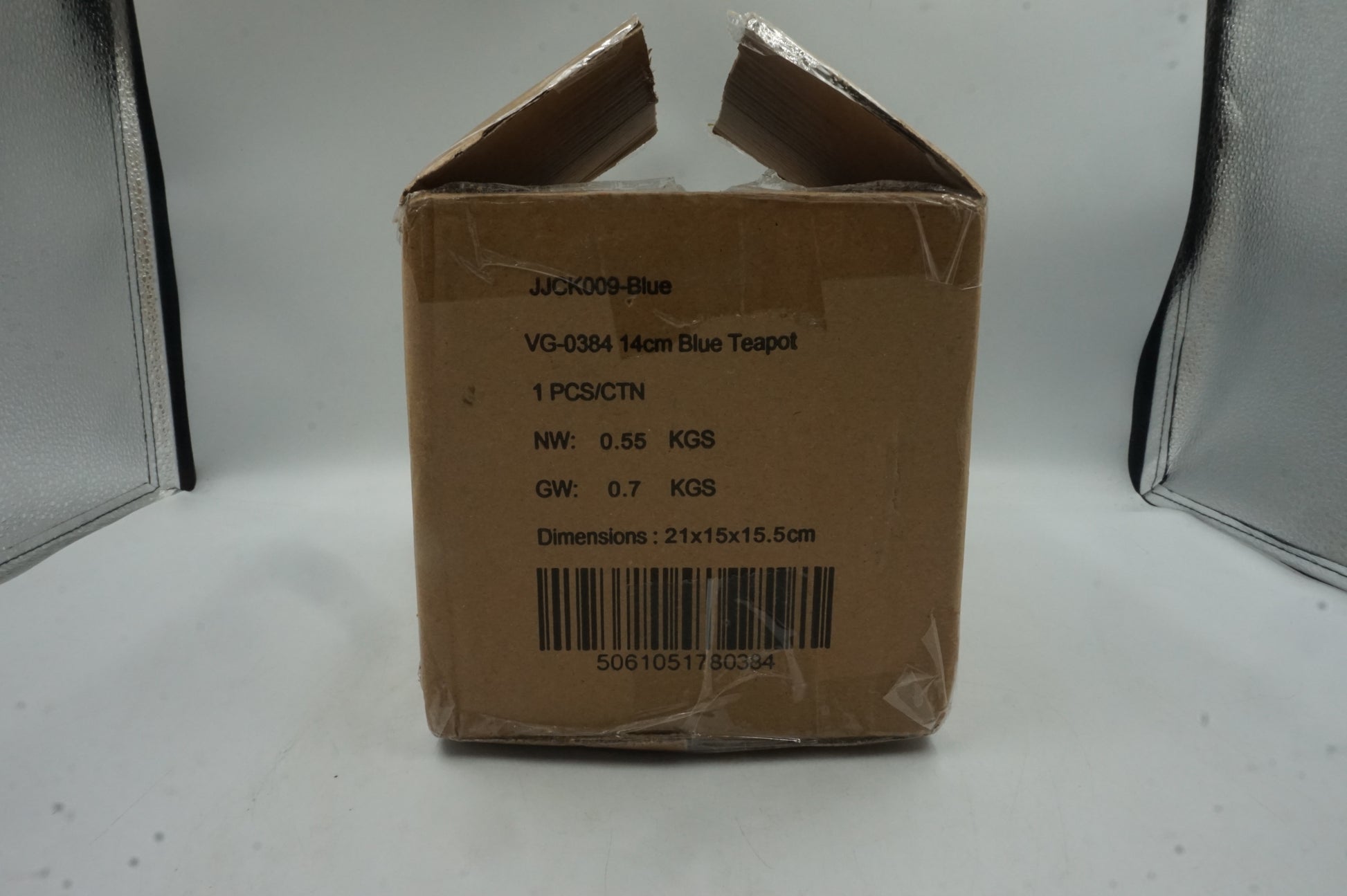 the vintage gourmet enamel teapot with handle and lid