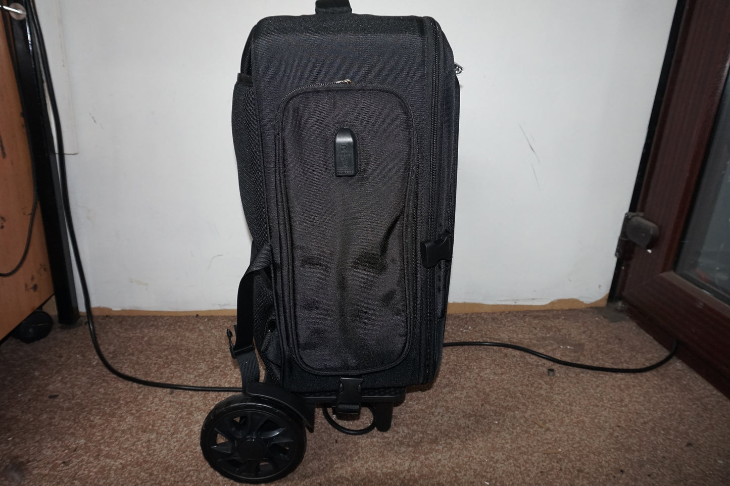 Relavel rolling trolly makeup backpack with adjustable dividers