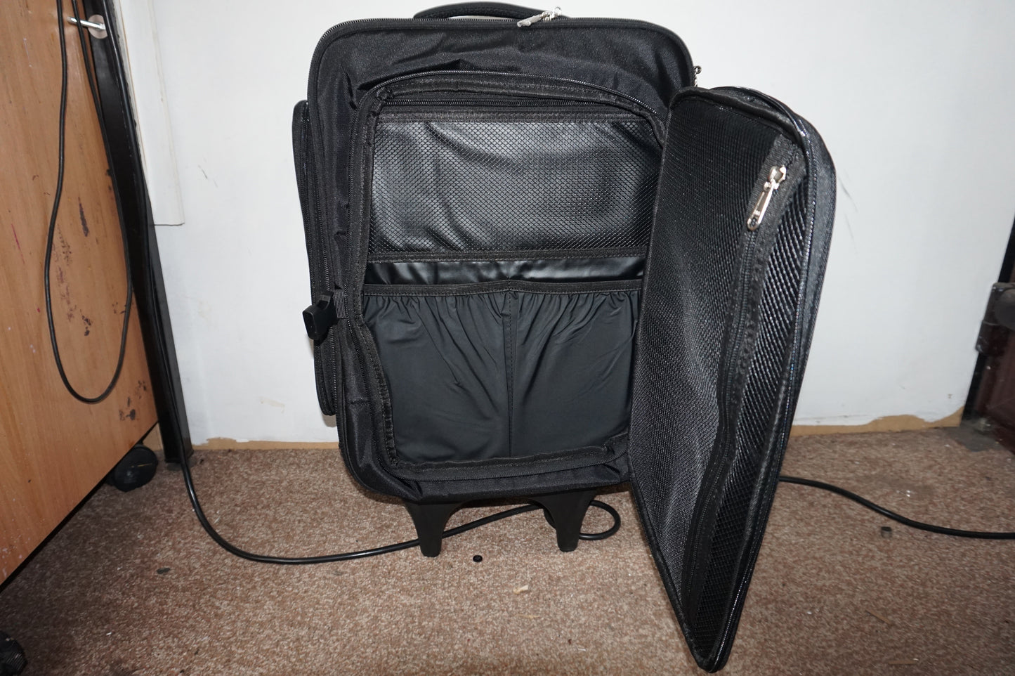 Relavel rolling trolly makeup backpack with adjustable dividers