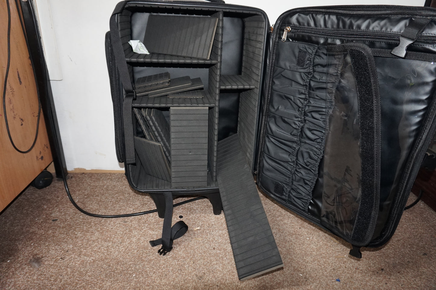 Relavel rolling trolly makeup backpack with adjustable dividers