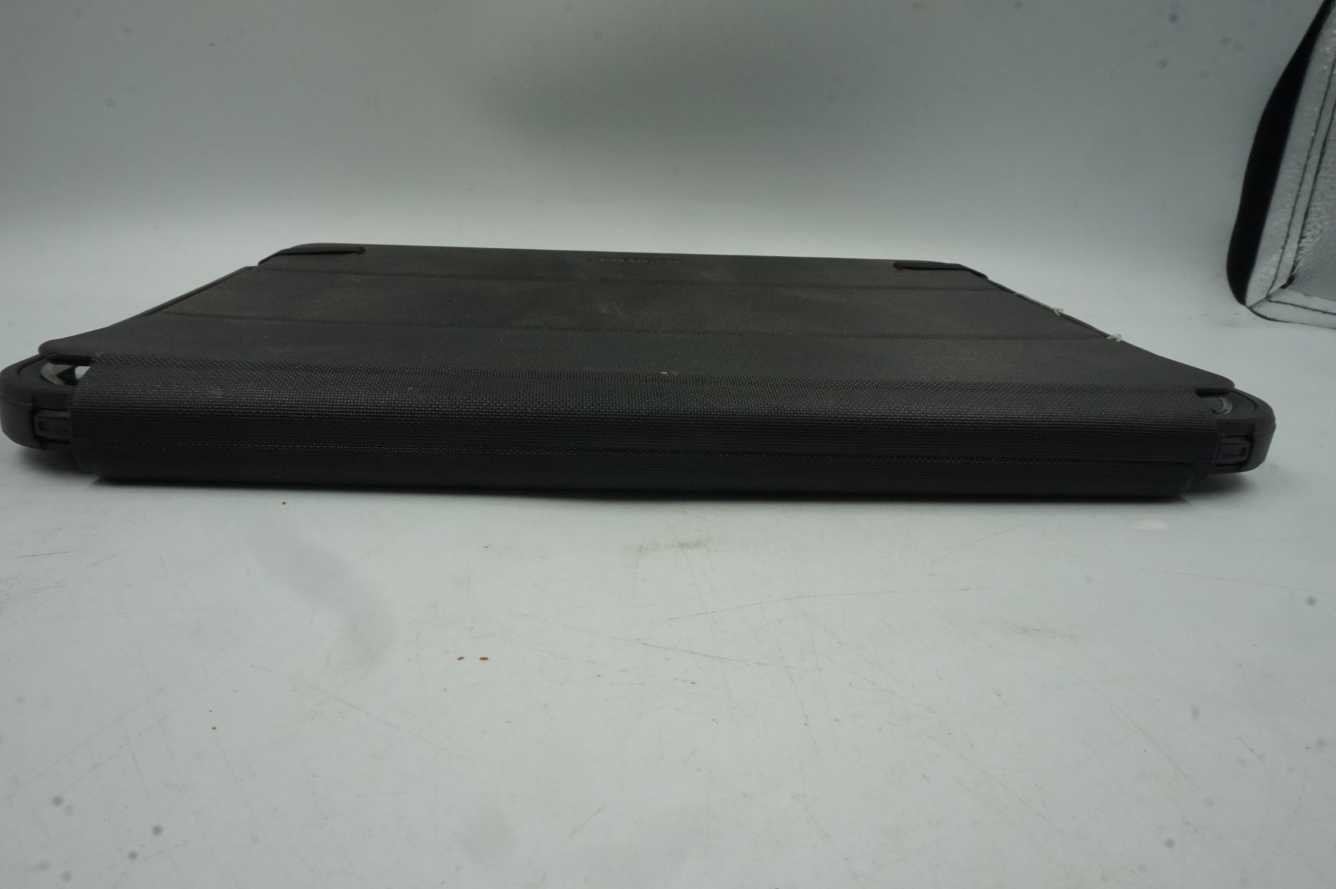 Defender Series iPad A16/10th gen tablet protective case