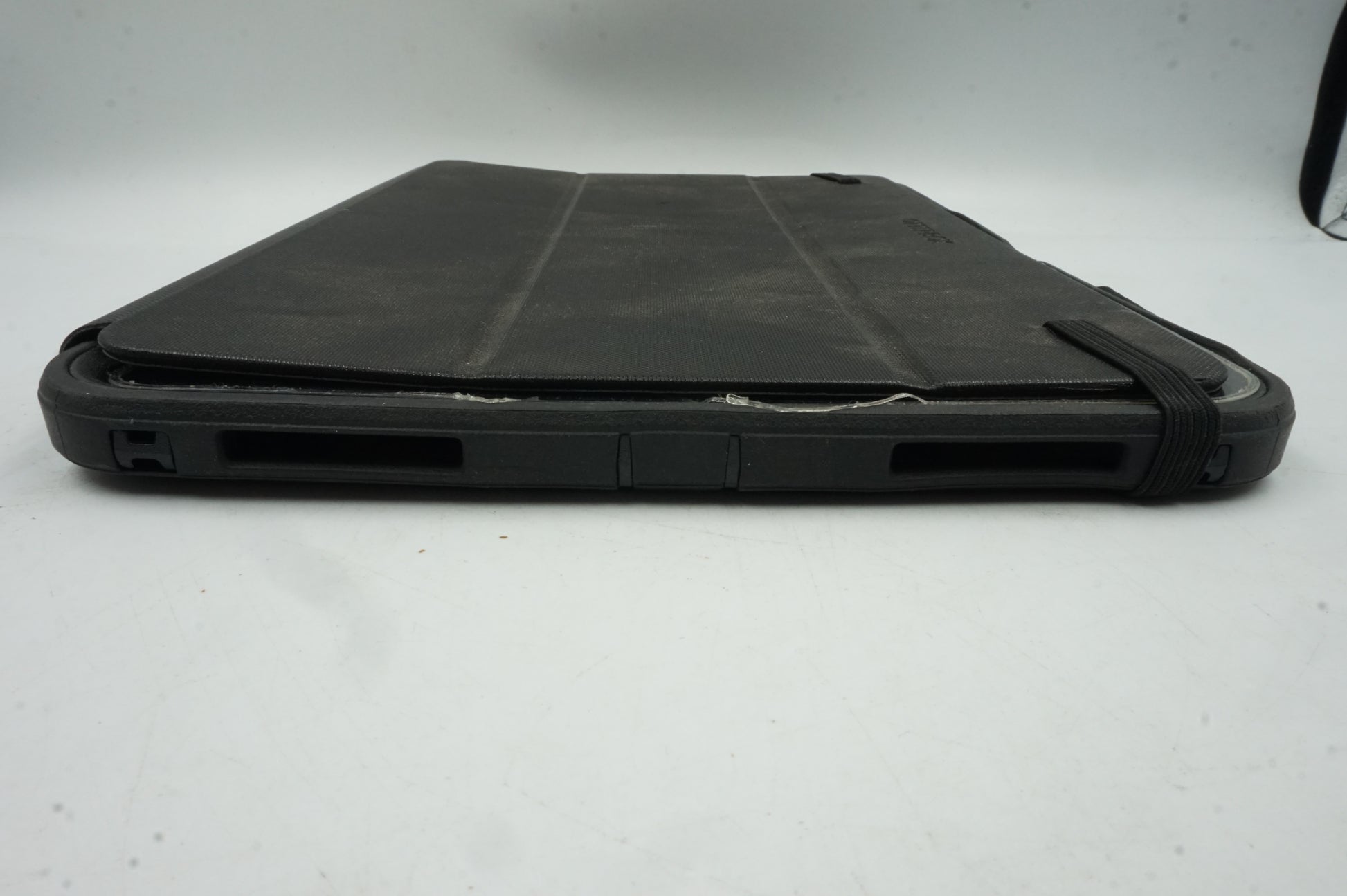 Defender Series iPad A16/10th gen tablet protective case