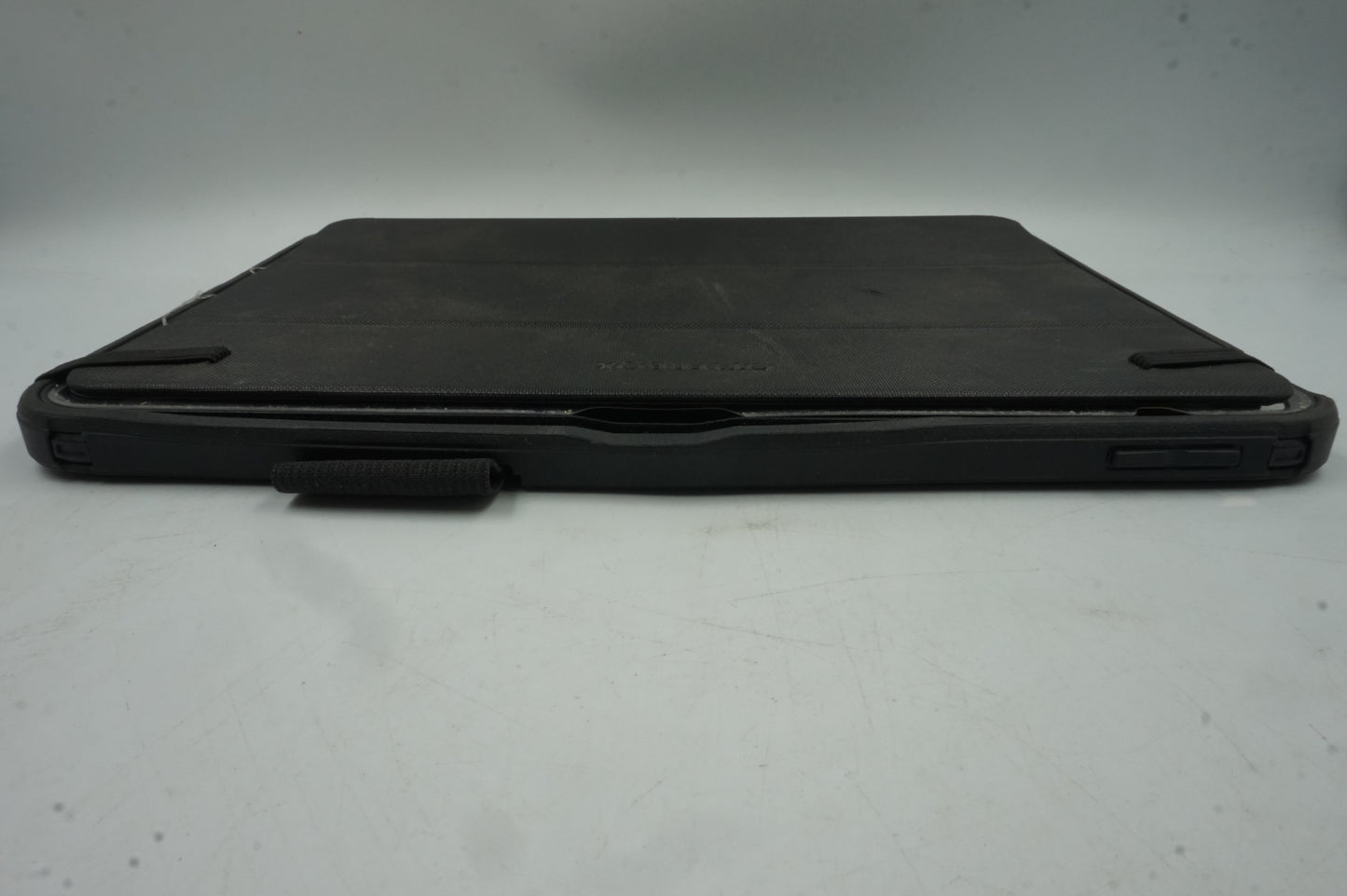 Defender Series iPad A16/10th gen tablet protective case