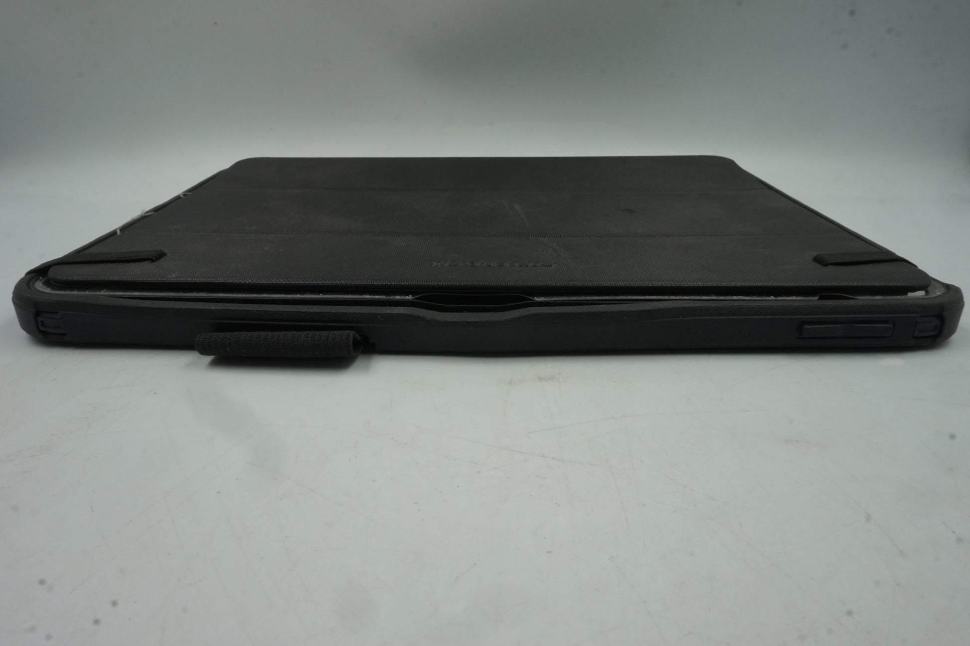 Defender Series iPad A16/10th gen tablet protective case