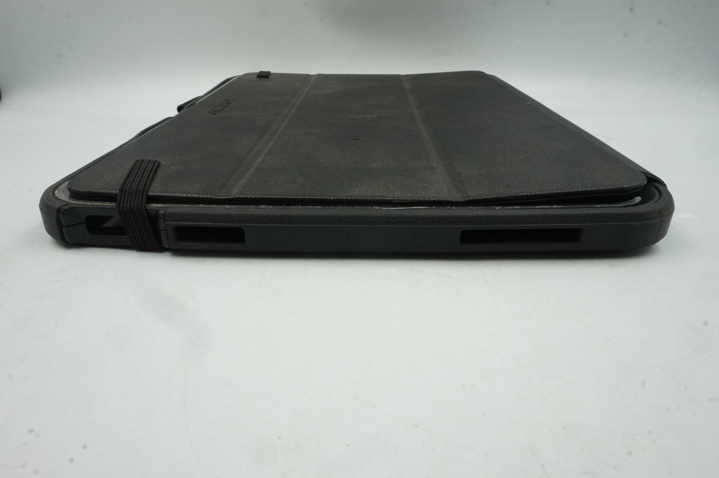 Defender Series iPad A16/10th gen tablet protective case