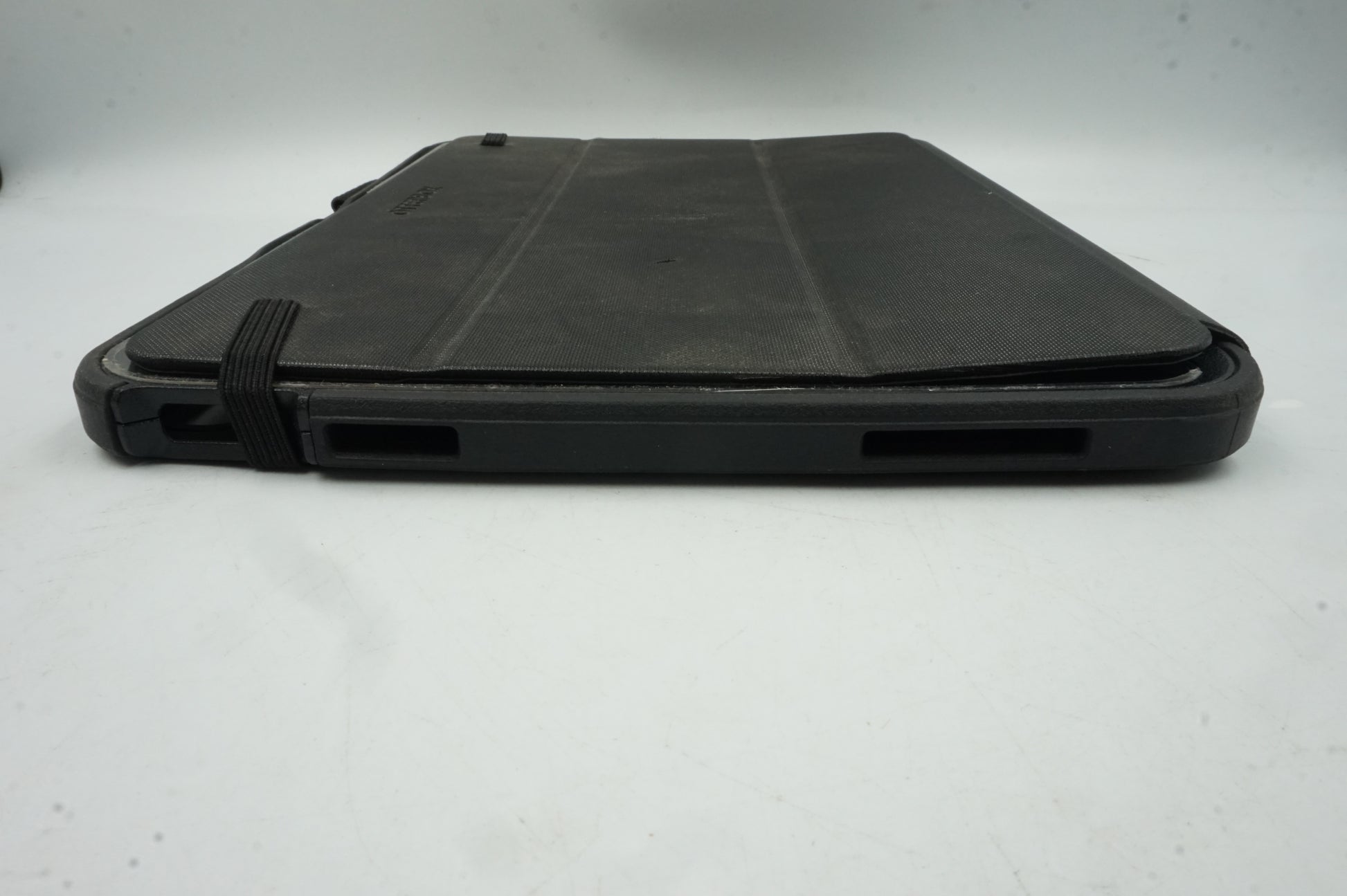 Defender Series iPad A16/10th gen tablet protective case