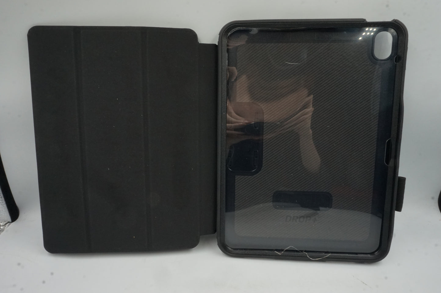 Defender Series iPad A16/10th gen tablet protective case