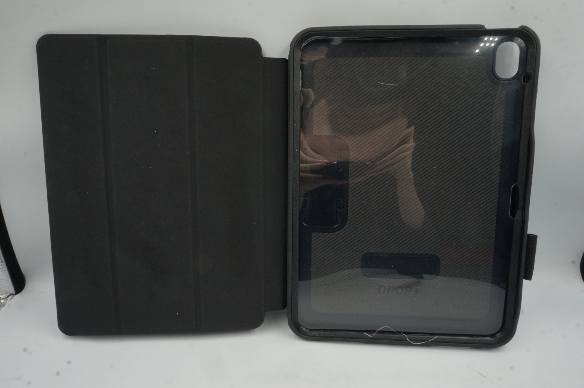 Defender Series iPad A16/10th gen tablet protective case