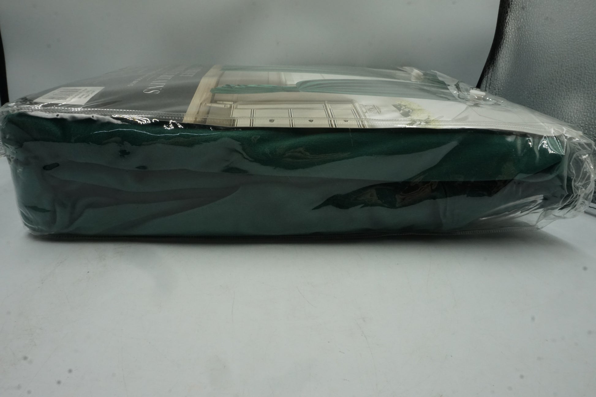 unbranded eyelet emerald velvet window curtains with 2 tie backs 66X54" (168X137CM)