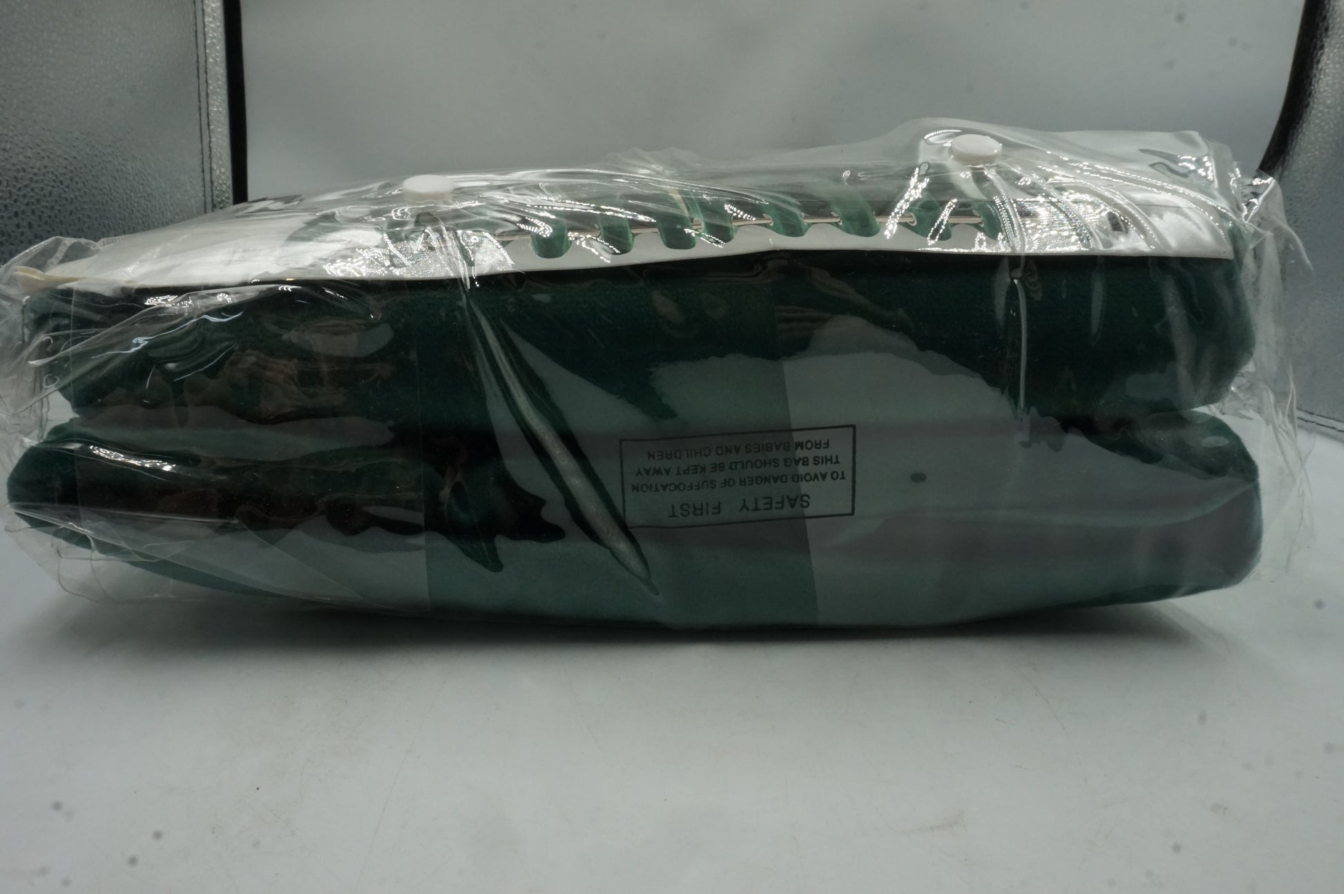 unbranded eyelet emerald velvet window curtains with 2 tie backs 66X54" (168X137CM)