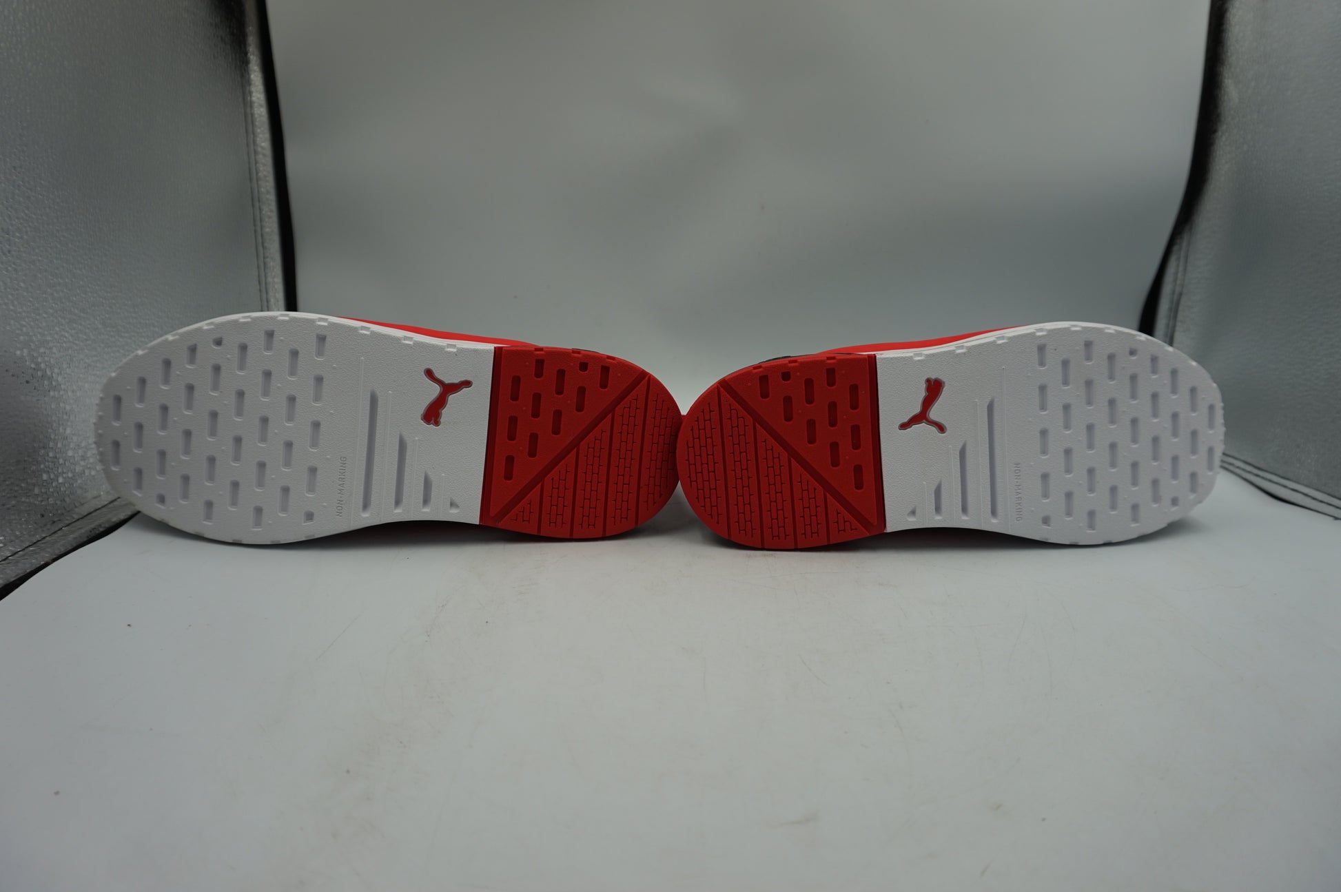 Puma unisex anzarun sneakers size UK 5