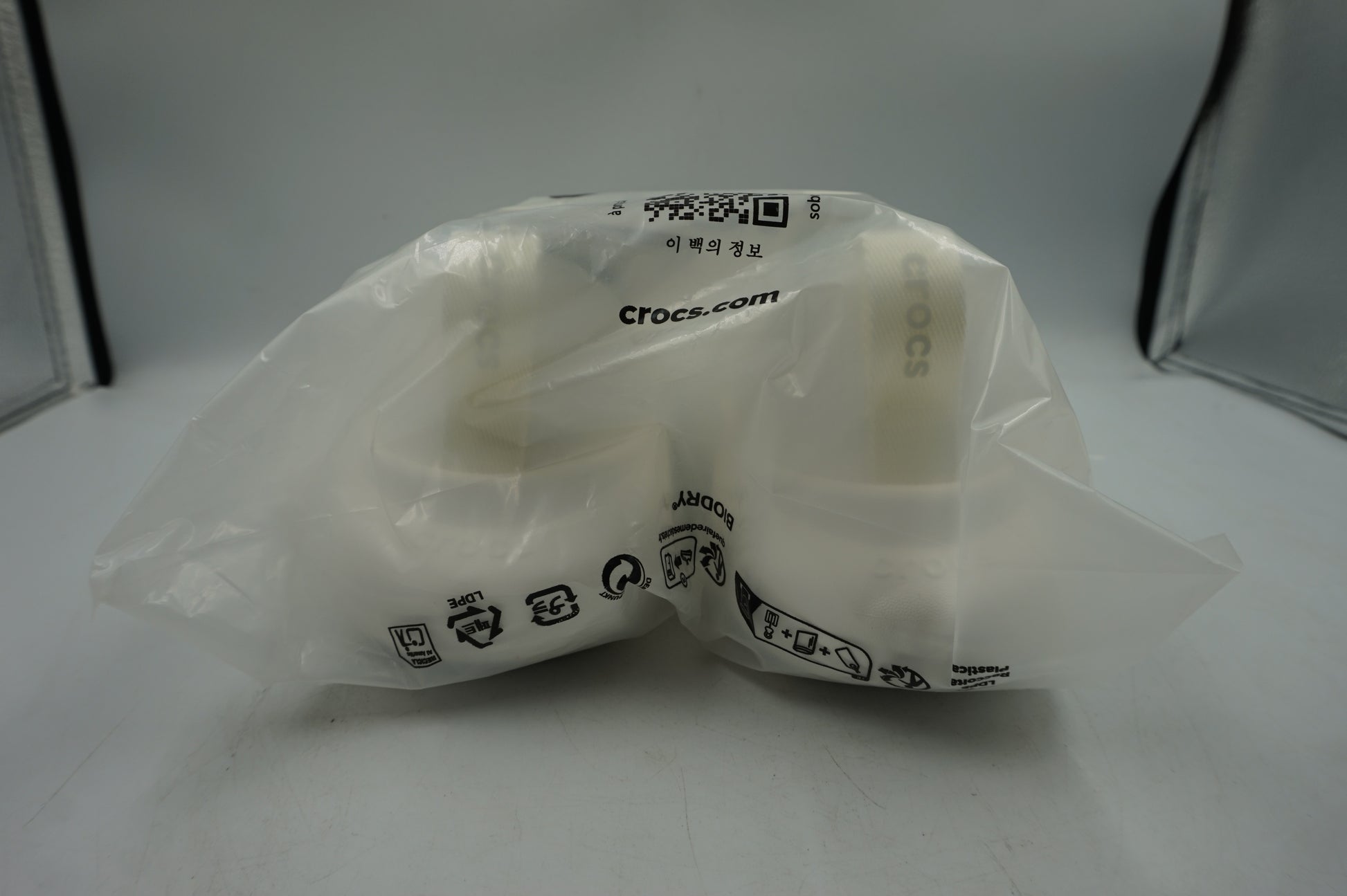 Crocs mellow ease white UK size men's 3/Women's 4