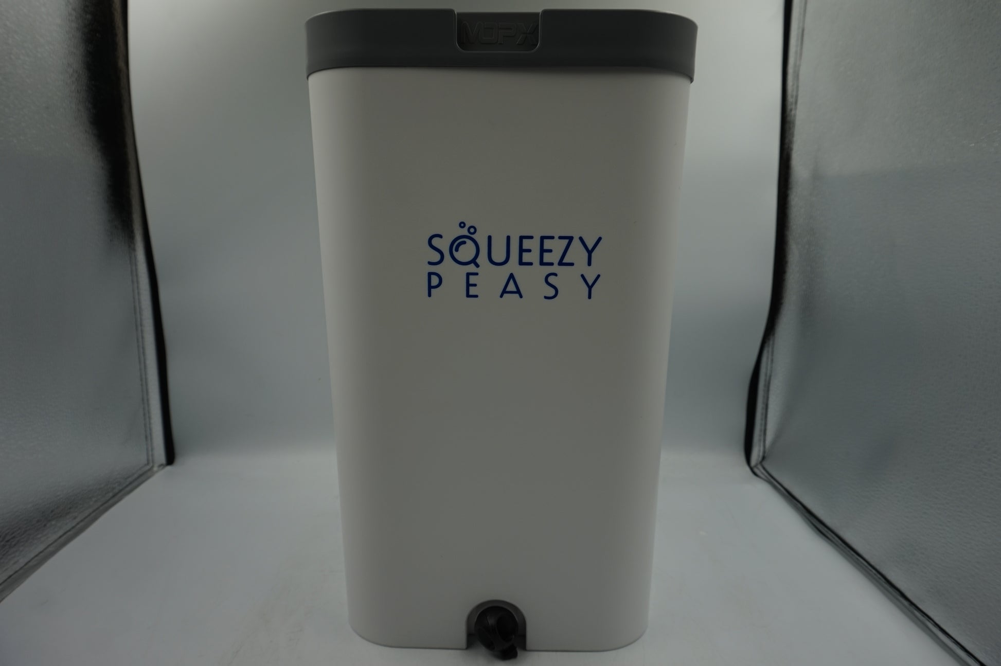 squeezypeasy premium flat mop and bucket set
