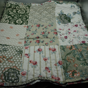 Full set King size floral patchwork quilt and pillows 102
