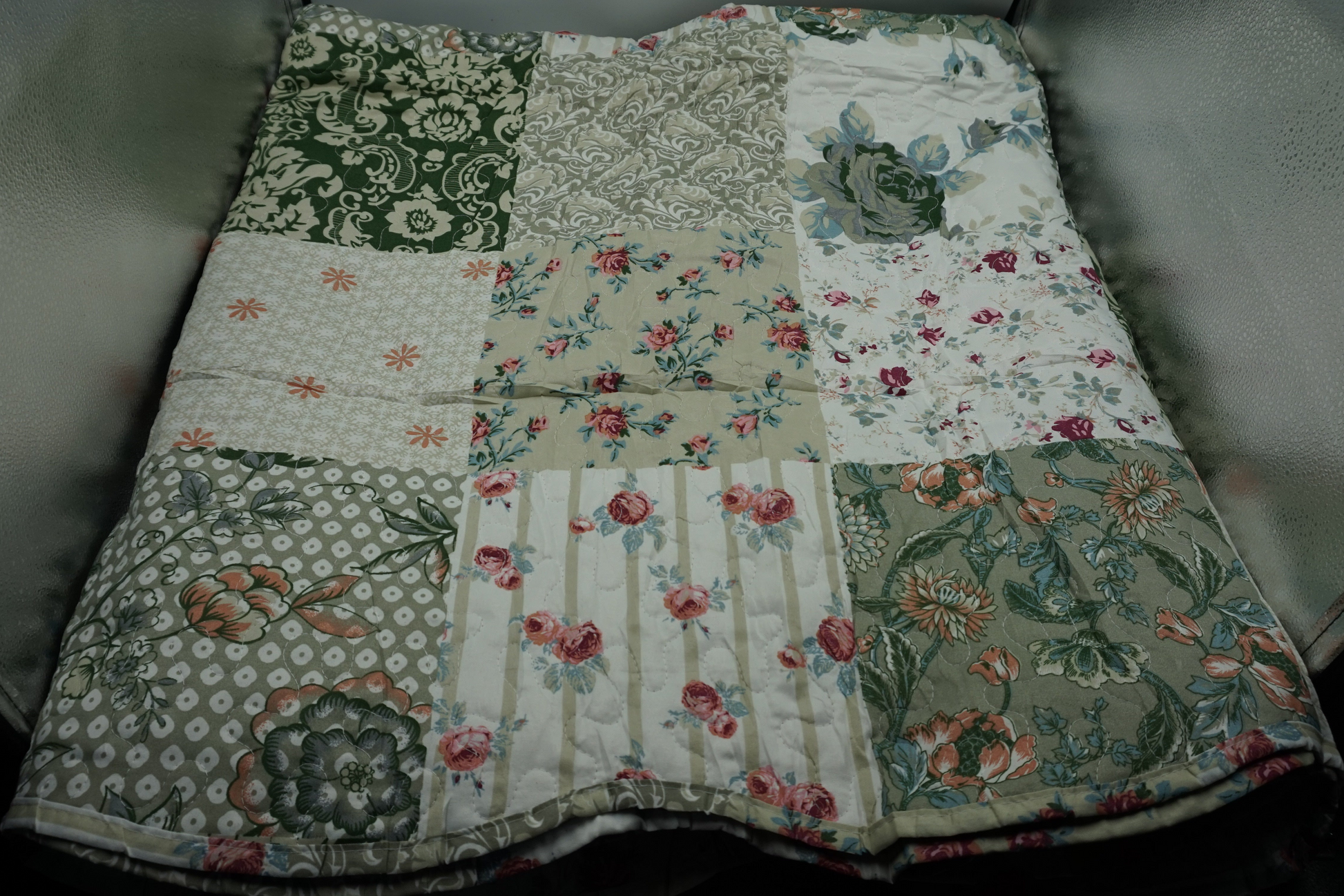 Full set King size floral patchwork quilt and pillows 102"X90"