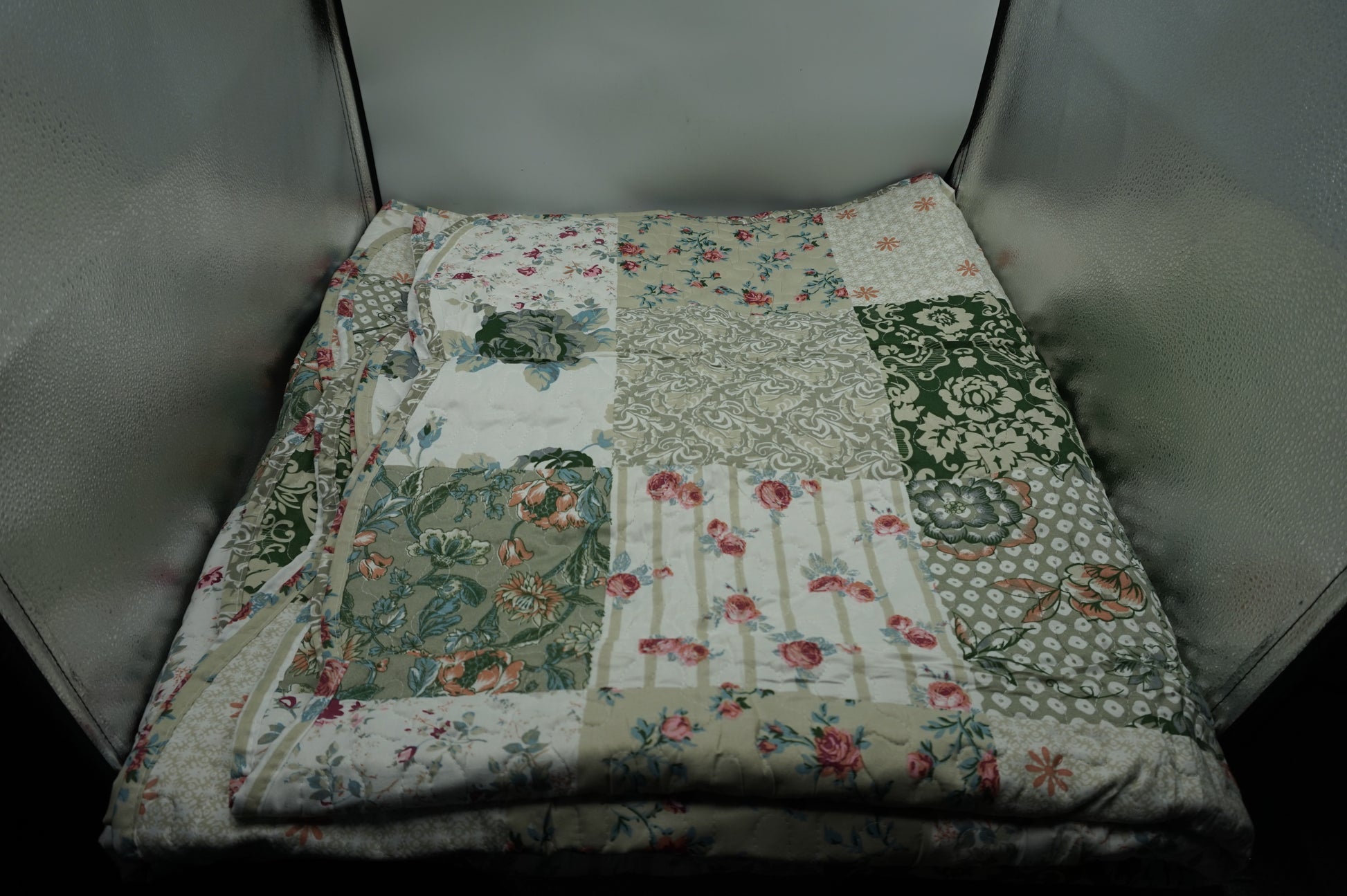 Full set King size floral patchwork quilt and pillows 102"X90"