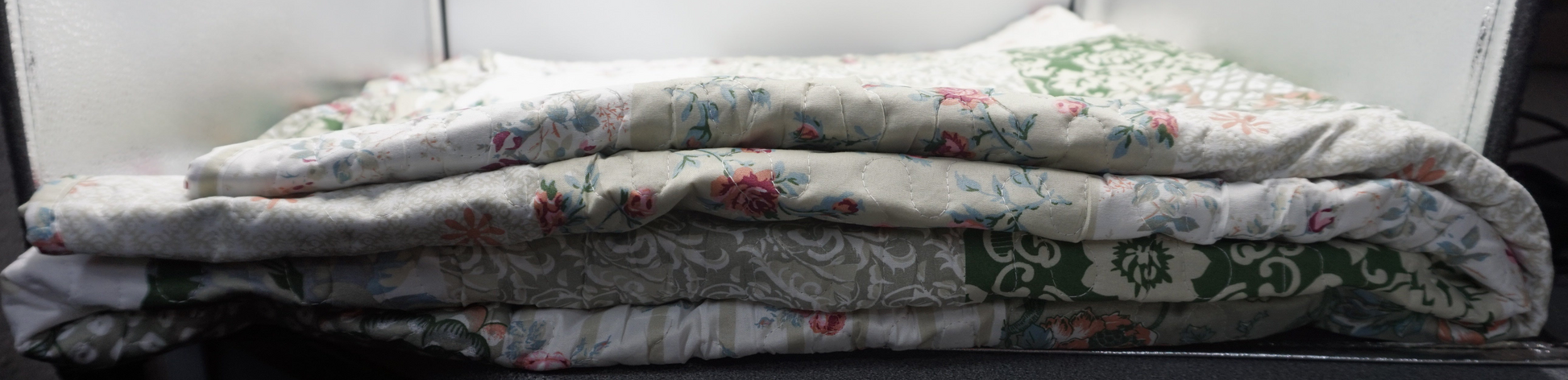 Full set King size floral patchwork quilt and pillows 102"X90"