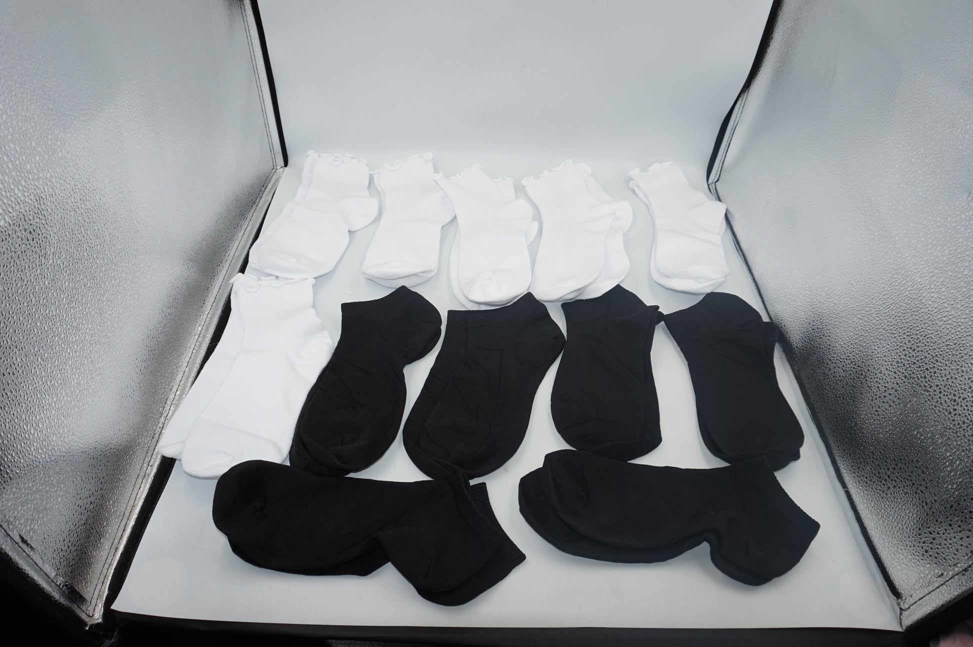 Job lot of ~125 pairs of various socks