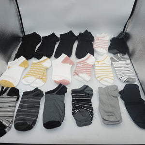Job lot of ~125 pairs of various socks