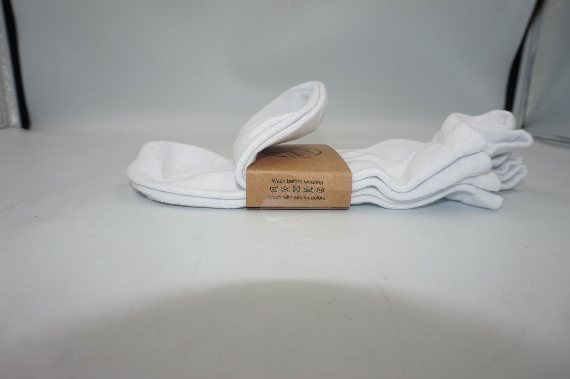 Job lot of ~125 pairs of various socks