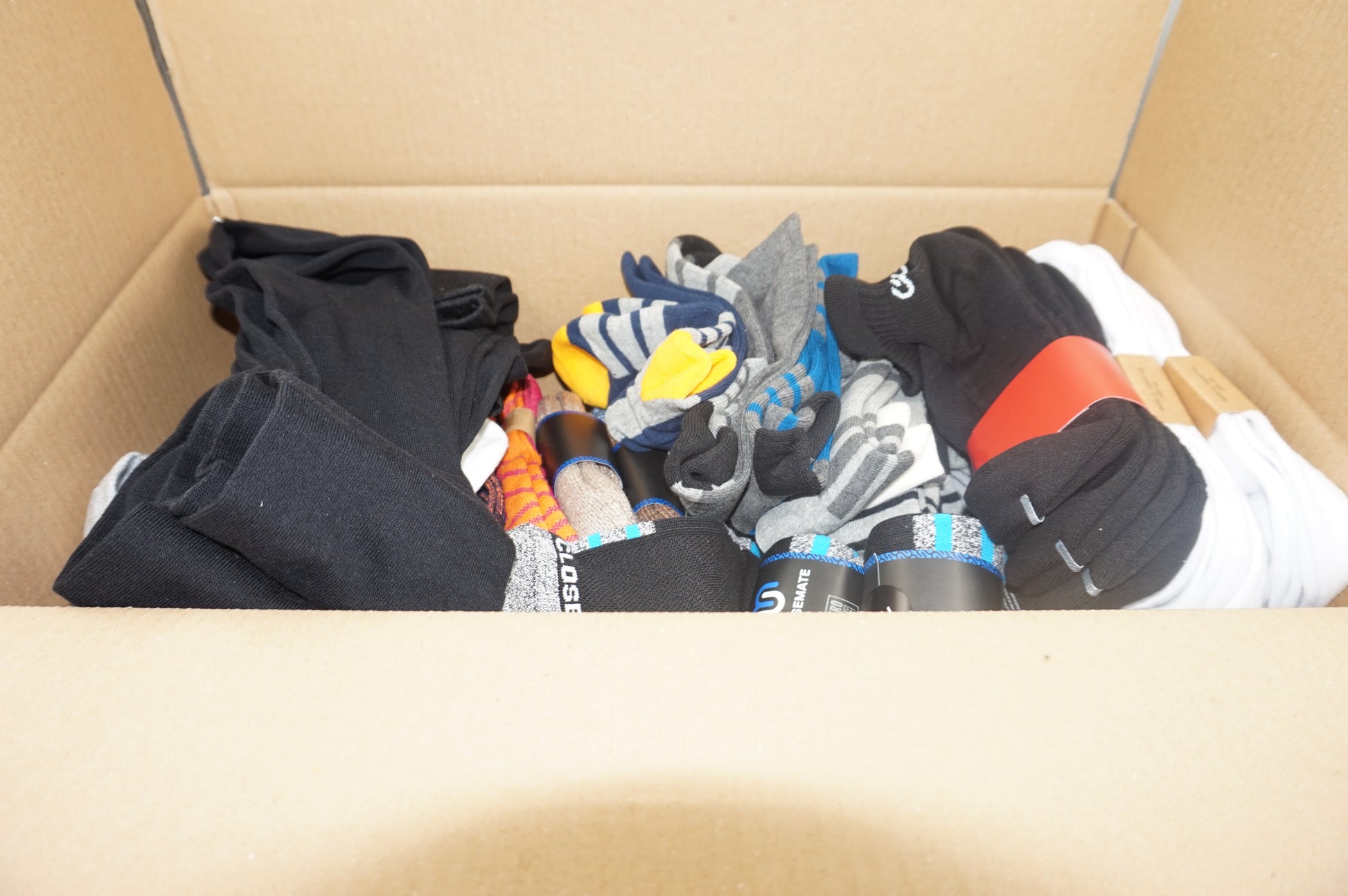 Job lot of ~125 pairs of various socks