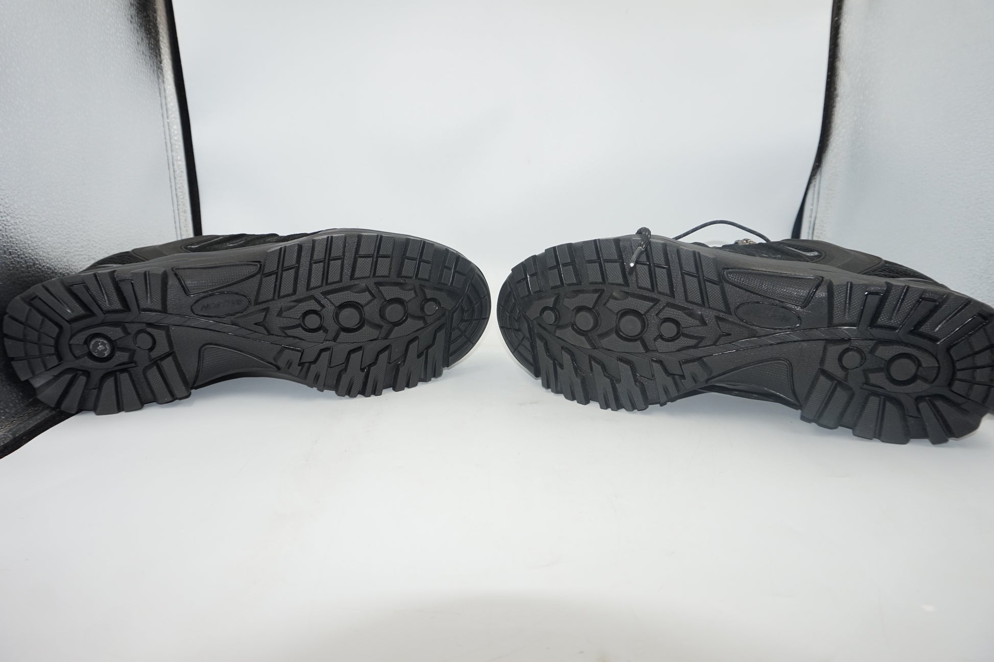 NortiV8 men's waterproof low-cut hiking shoes UK size 10 Quest-1