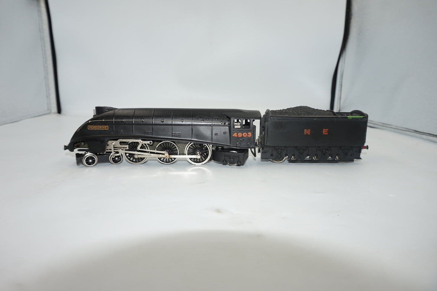 Wrenn Railways OO/HO train model Locomotive P3 Peregrine NE 4903 4-6-2 A4 class wartime black livery train model W2213