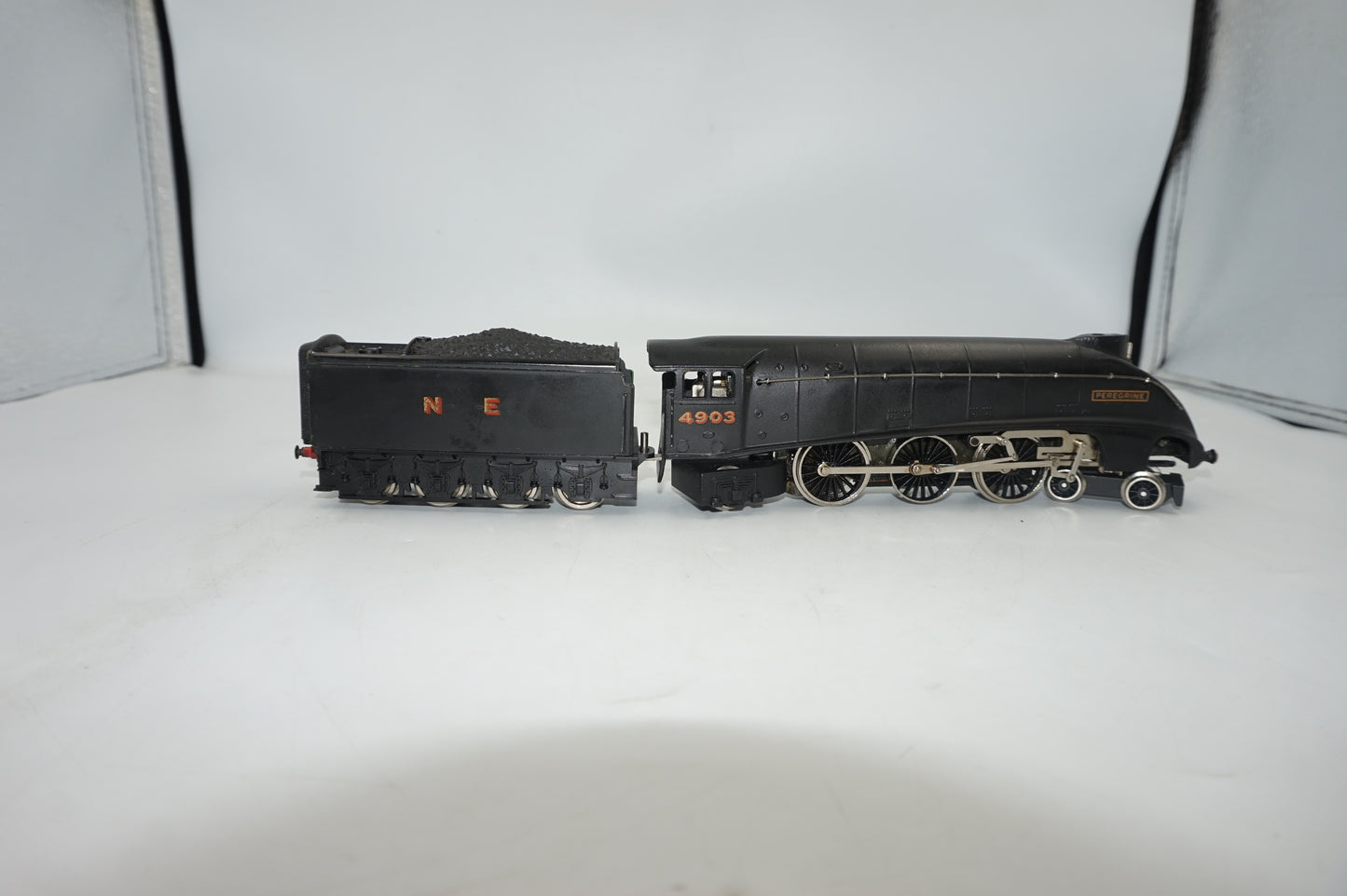 Wrenn Railways OO/HO train model Locomotive P3 Peregrine NE 4903 4-6-2 A4 class wartime black livery train model W2213