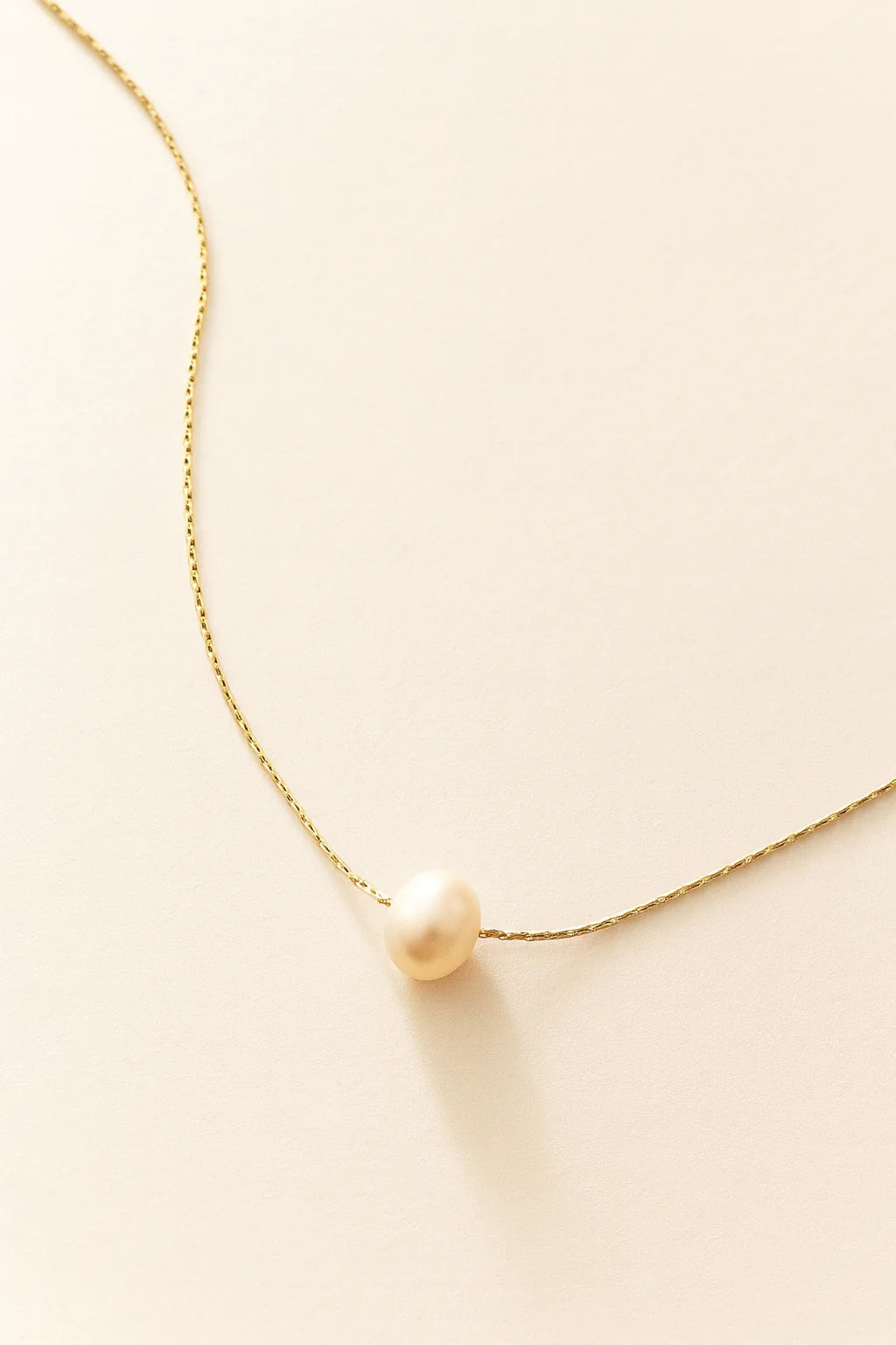 PLAIN.J FIONA PEARL NECKLACE