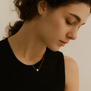 PLAIN.J FIONA PEARL NECKLACE