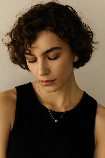 PLAIN.J FIONA PEARL NECKLACE