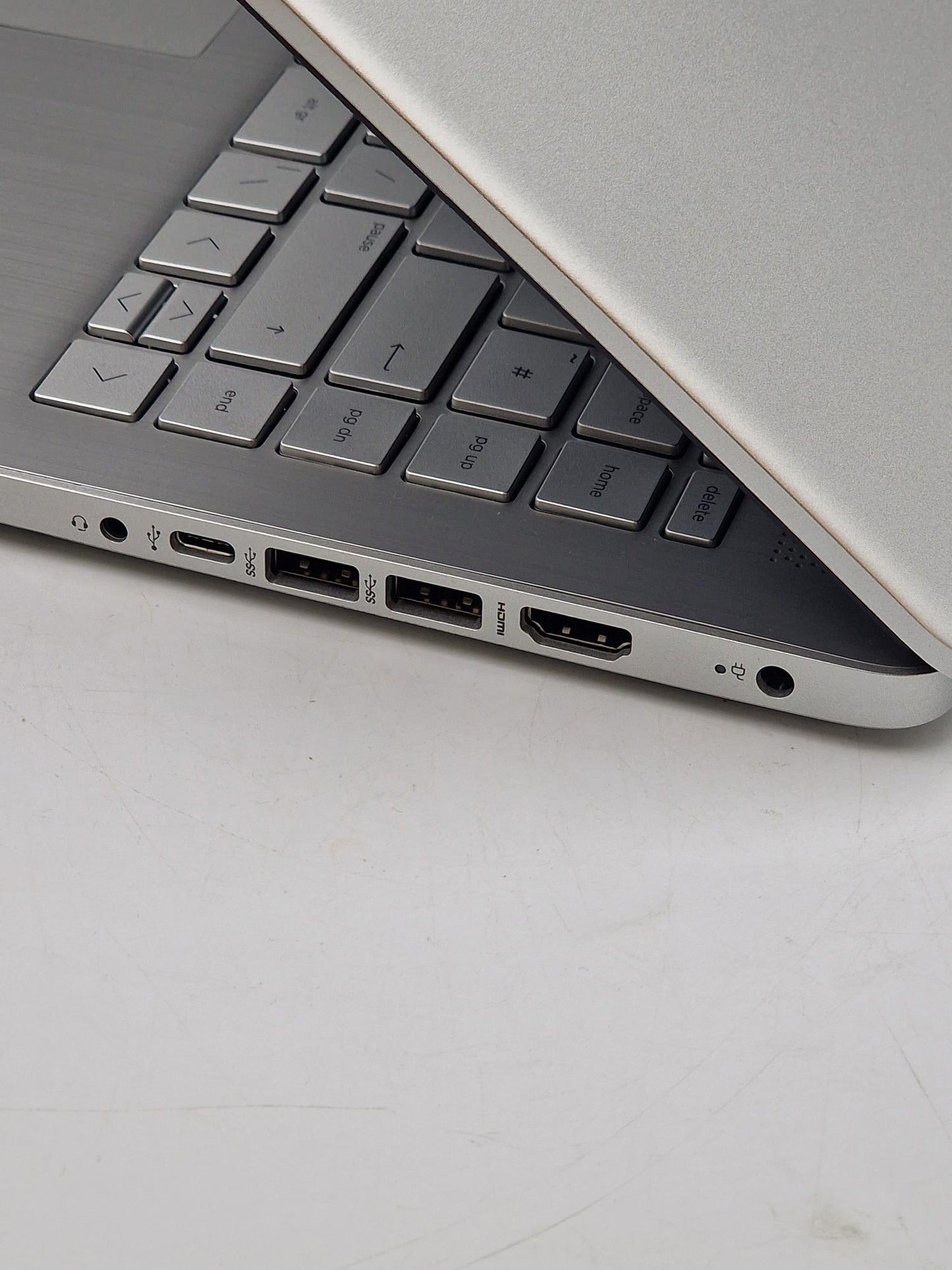 HP 14s-dq5010sa intel I5-1235u 512GB SSD 16GB Ram 14" laptop