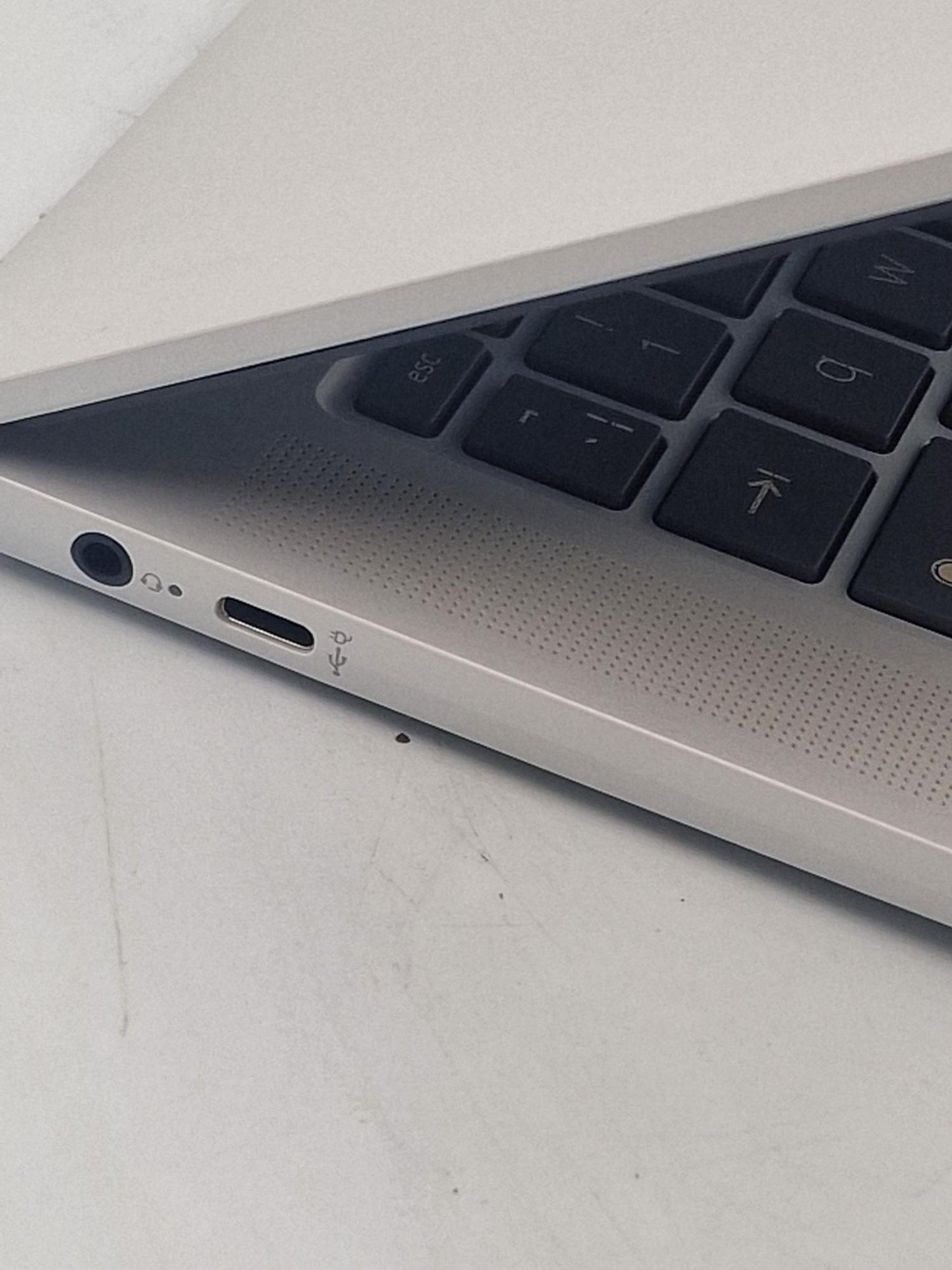 HP Chromebook 14a-nf0002na intel N100 128GB UFS 4GB DDR5 RAM Chrome OS