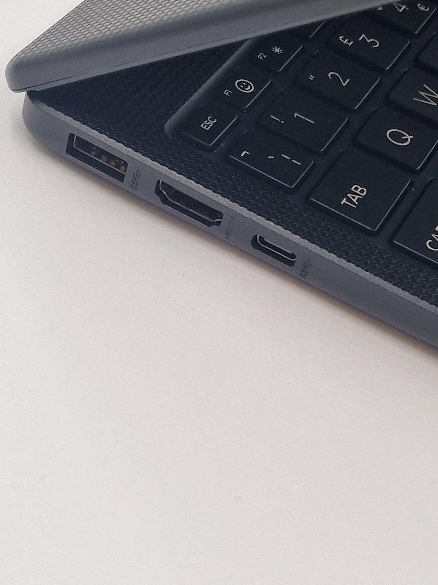 HP 15-FC0036NA AMD Ryzen 3 7320u 8GB Ram 256GB SSD 15.6" laptop