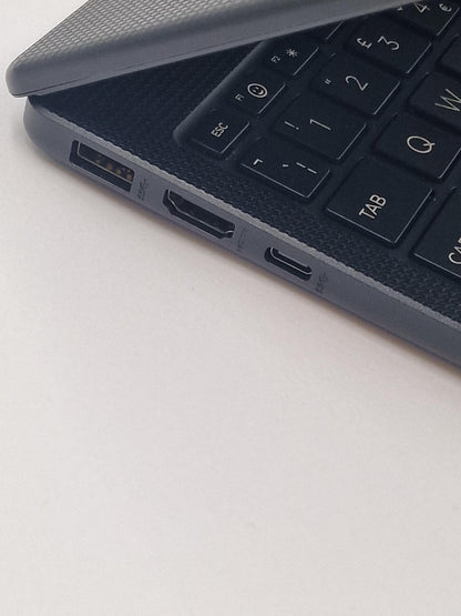 HP 15-FC0036NA AMD Ryzen 3 7320u 8GB Ram 256GB SSD 15.6" laptop