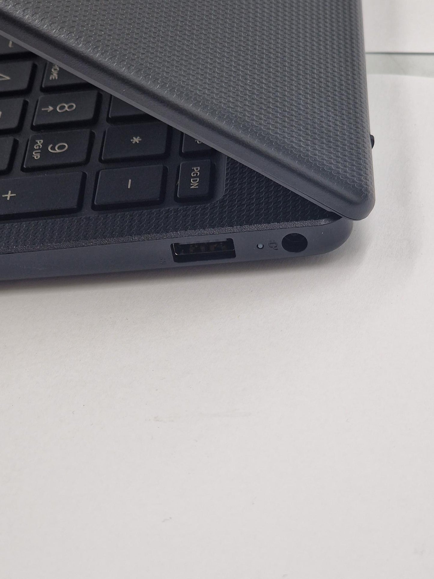 HP 15-FC0036NA AMD Ryzen 3 7320u 8GB Ram 256GB SSD 15.6" laptop