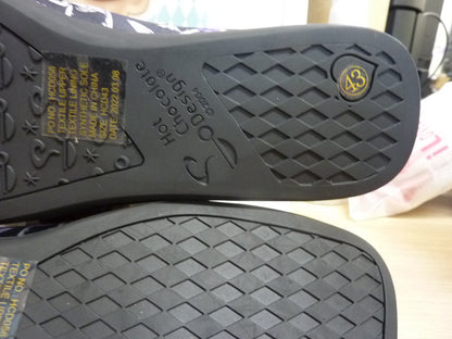 Hot Chocolate Design "Romeo And Juliet" Mary Jane Flat UK11/EU43