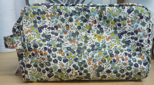 Liberty wash bag