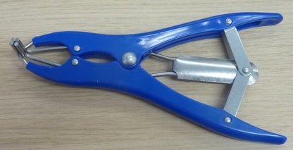 2 x Castration Tools