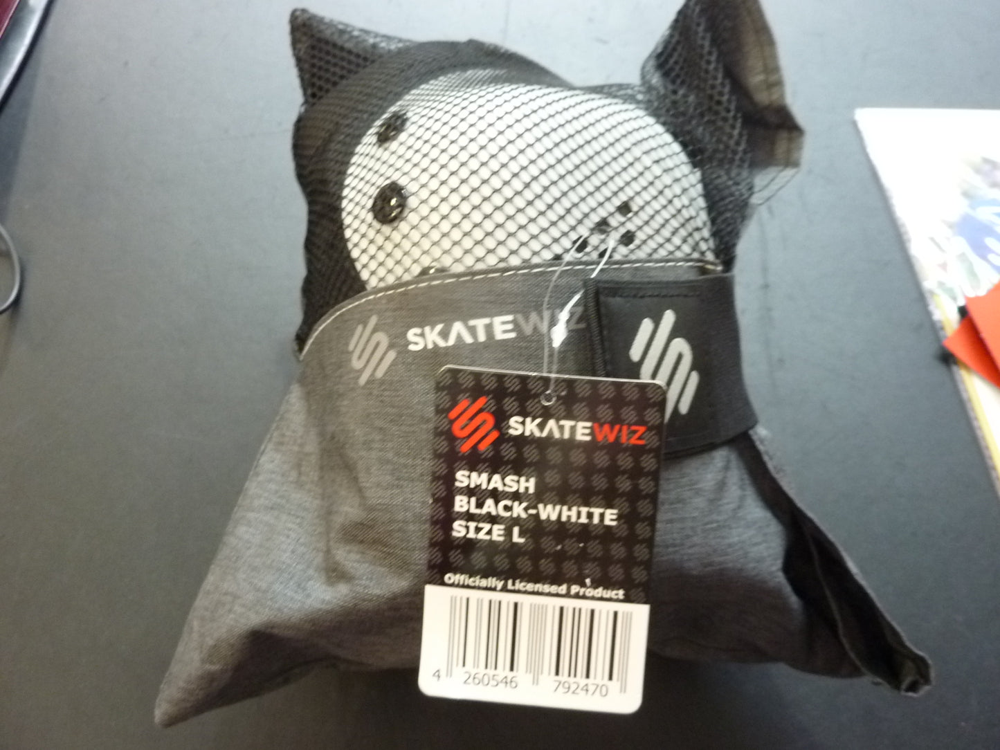 Skatewiz Black and White Skateboard Knee and Elbow Pads size L