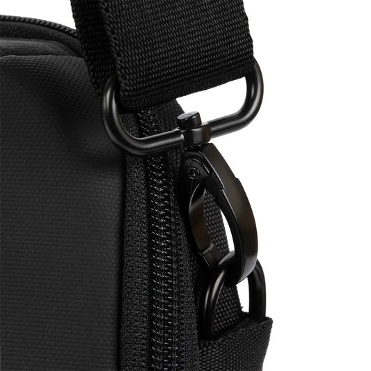 INCASE A.R.C. Brief With ReSpun 100% Recycled Polyester 12L