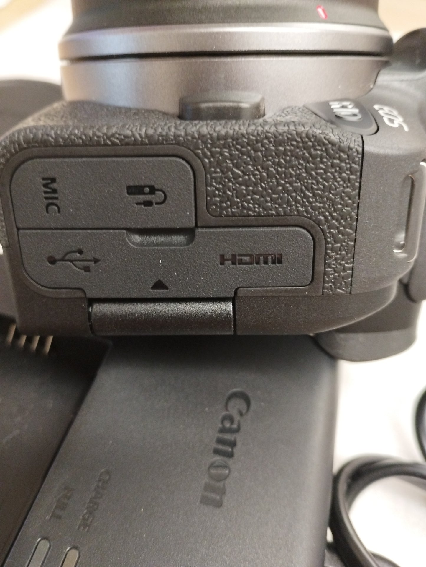 Canon EOS R10 Mirrorless Camera + RF-S 18-45mm F4.5-6.3 IS STM Lens