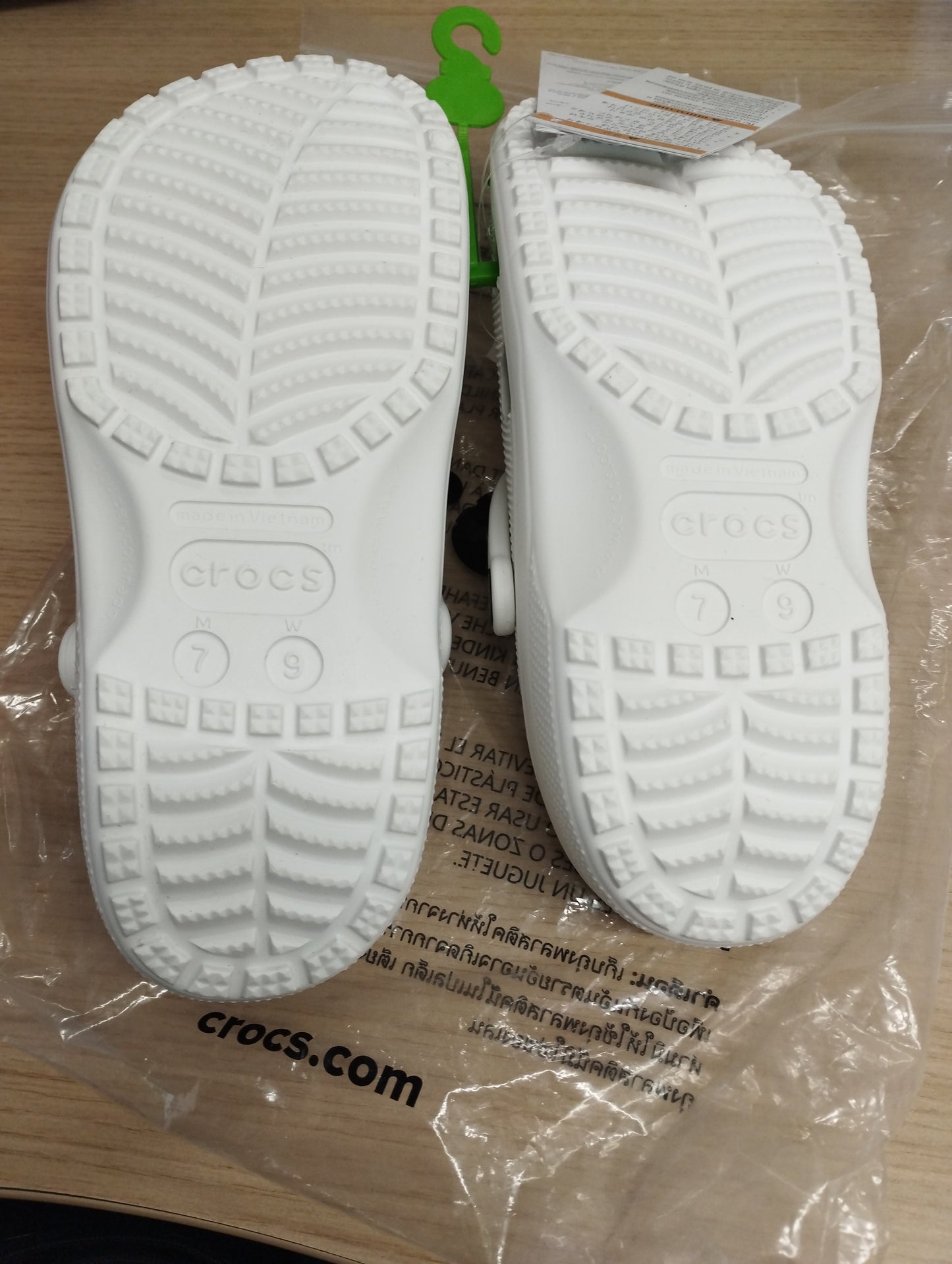 Crocs Classic Clog - WHITE - UK M6/W7