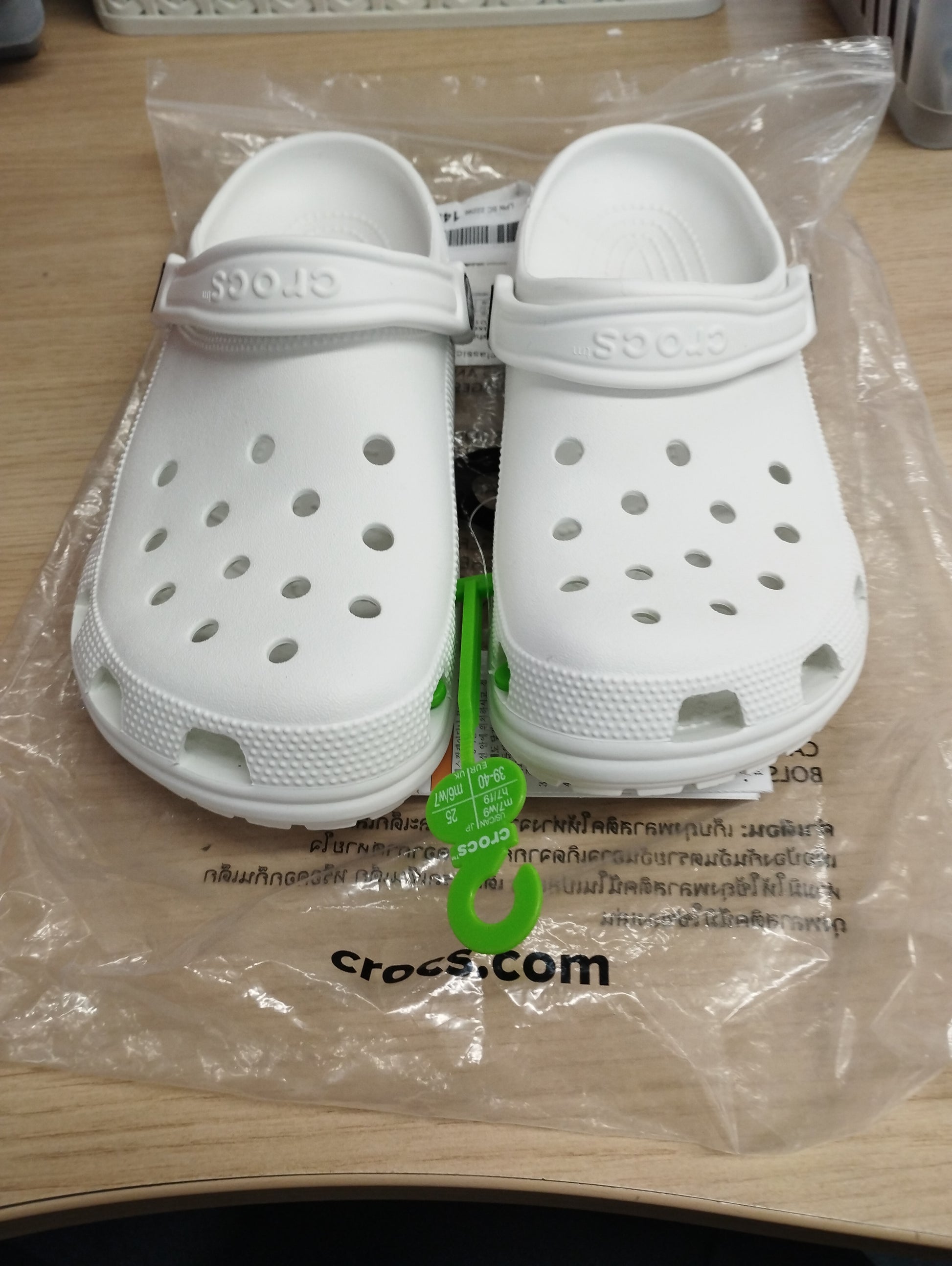 Crocs Classic Clog - WHITE - UK M6/W7