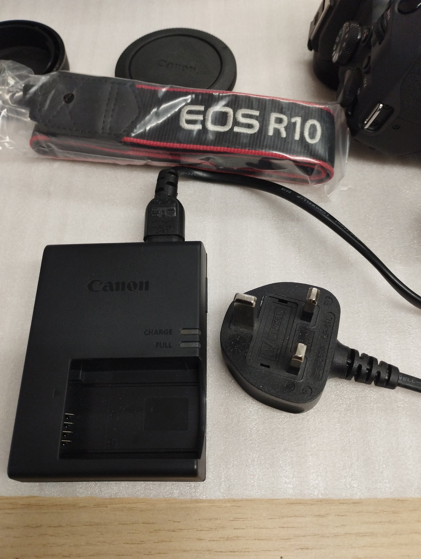 Canon EOS R10 Mirrorless Camera + RF-S 18-45mm F4.5-6.3 IS STM Lens