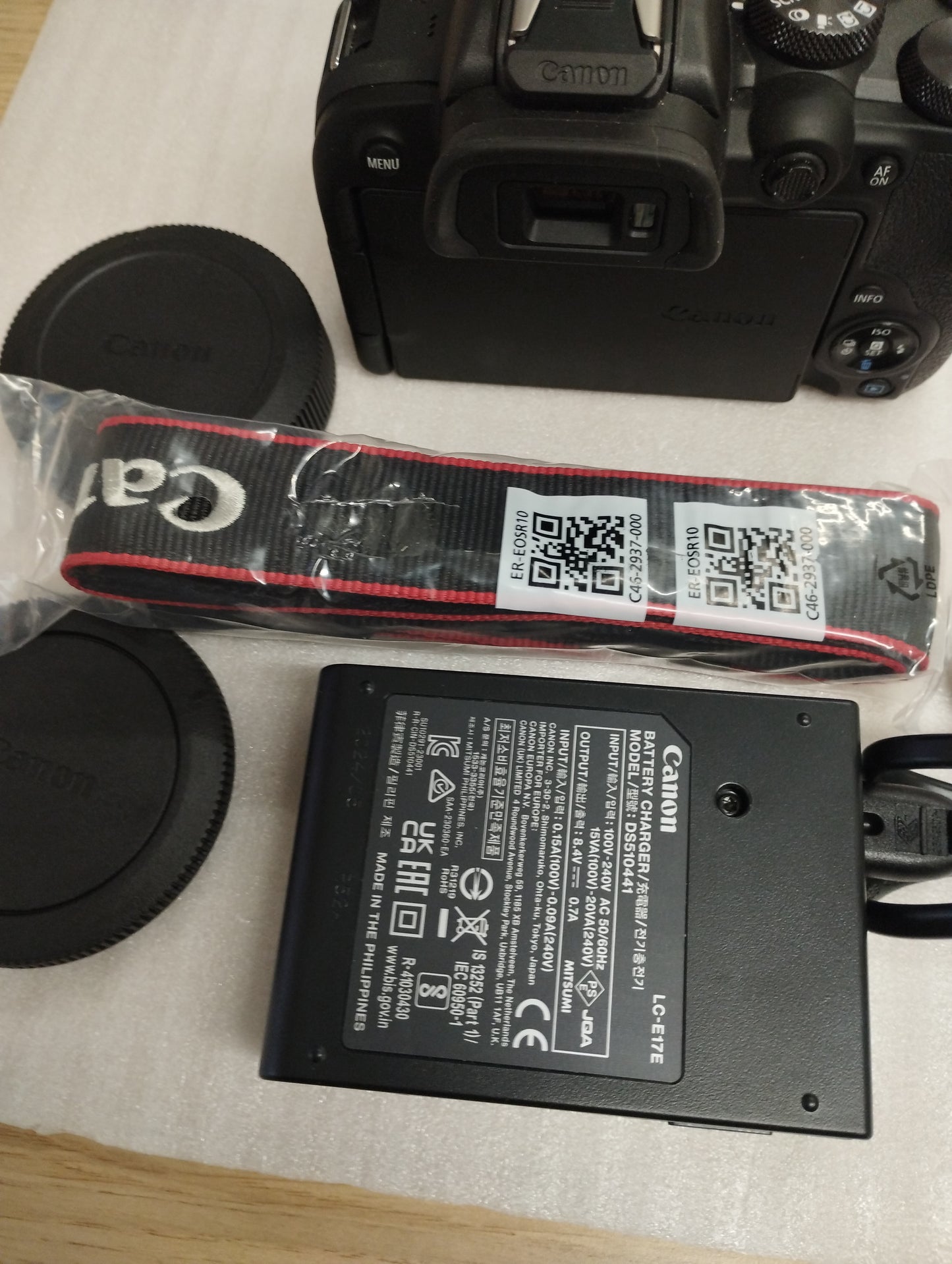 Canon EOS R10 Mirrorless Camera + RF-S 18-45mm F4.5-6.3 IS STM Lens