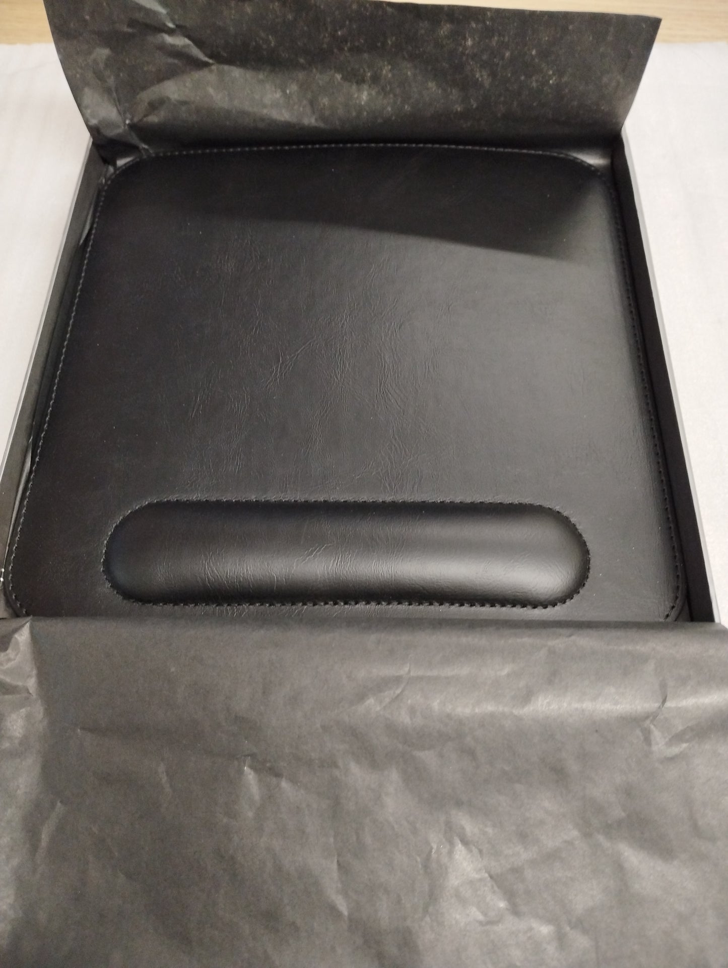 LONDO Top Grain Leather Mousepad with Wrist Rest