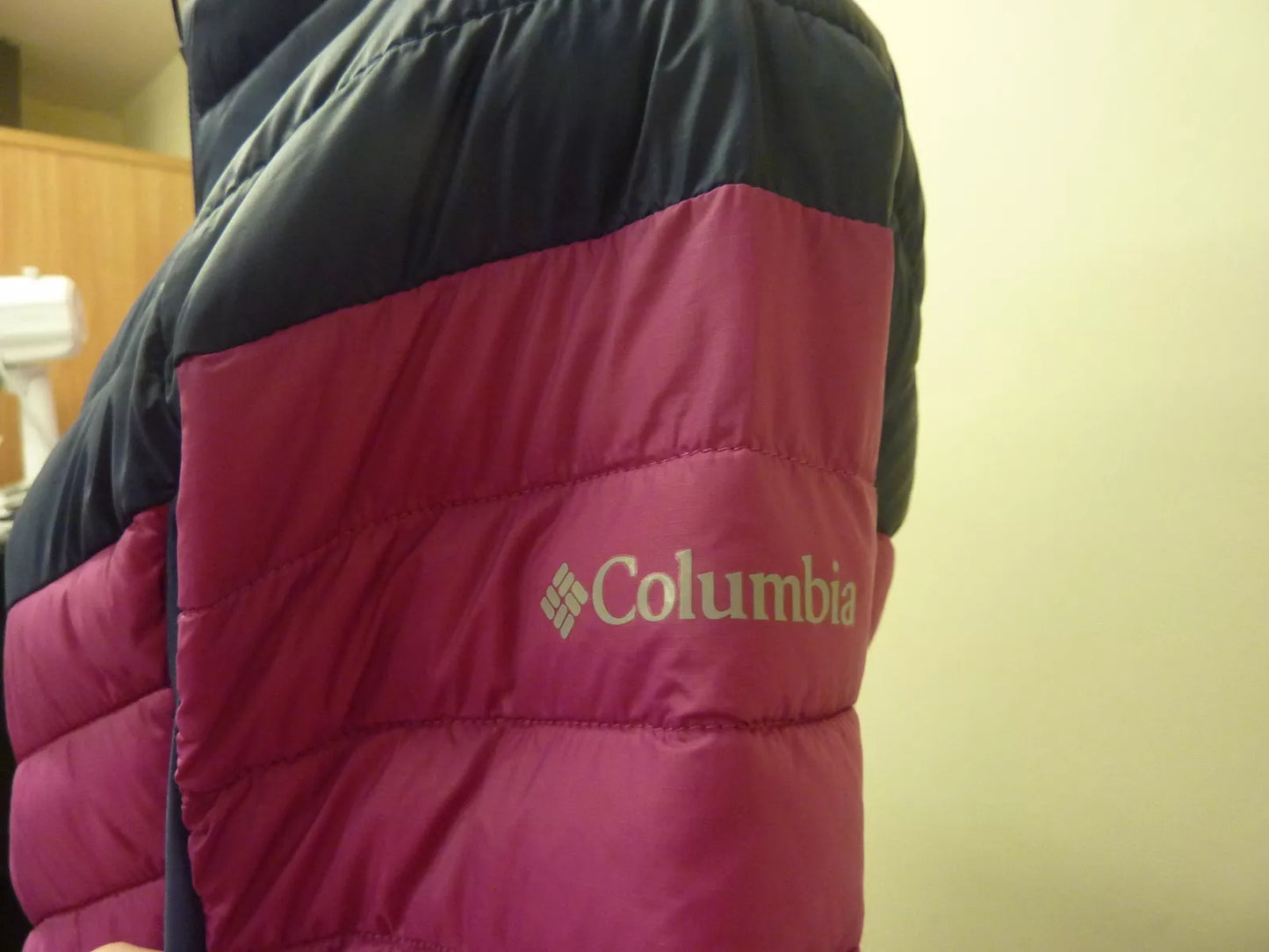COLUMBIA WOMENS POWDER PASS LIGHTWEIGHT JACKET-LARGE-NAVY/PINK