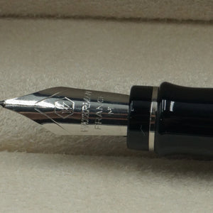 Waterman Expert Fountain Pen | Gloss Black with Chrome Trim | Medium Nib