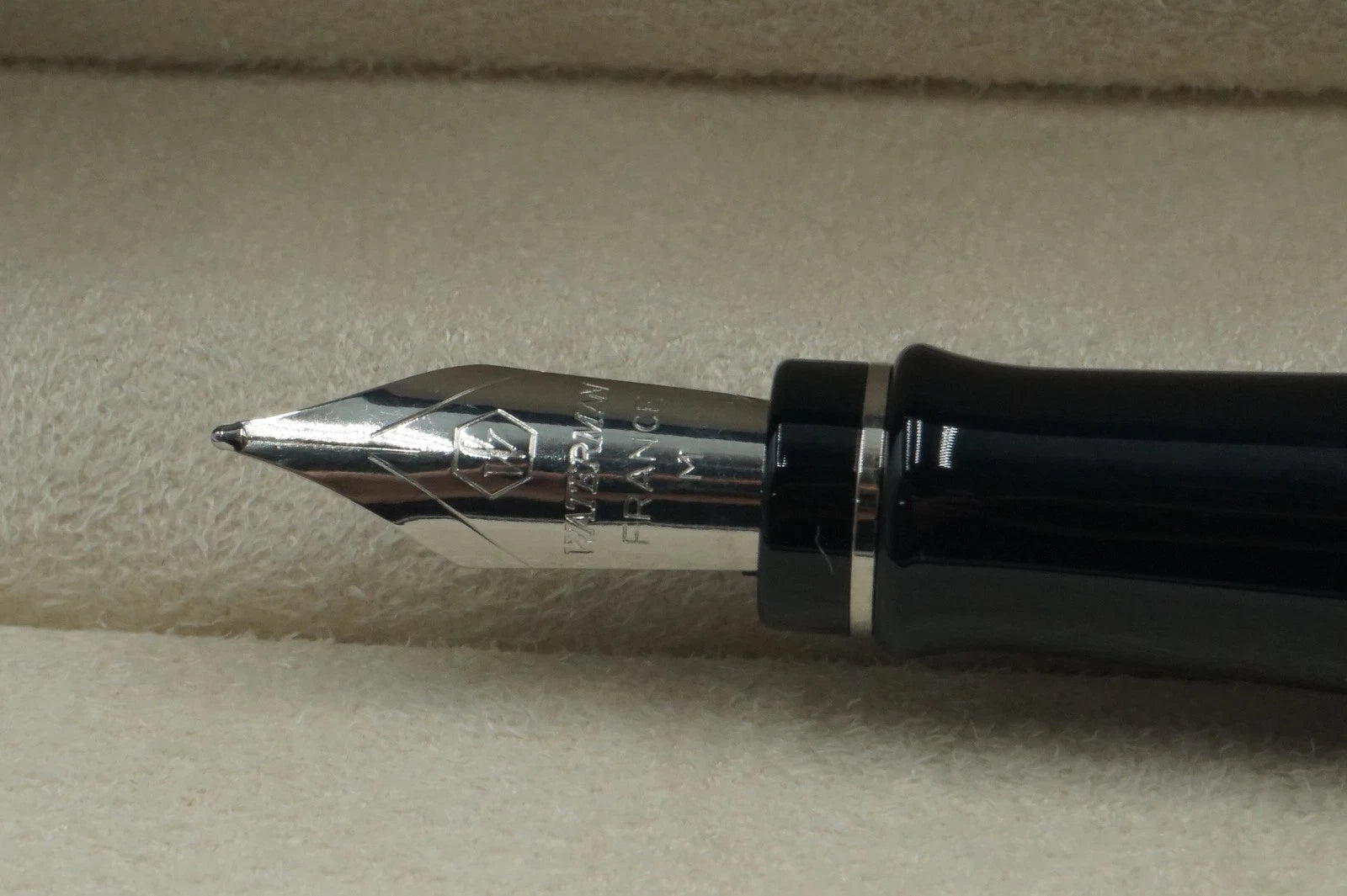 Waterman Expert Fountain Pen | Gloss Black with Chrome Trim | Medium Nib